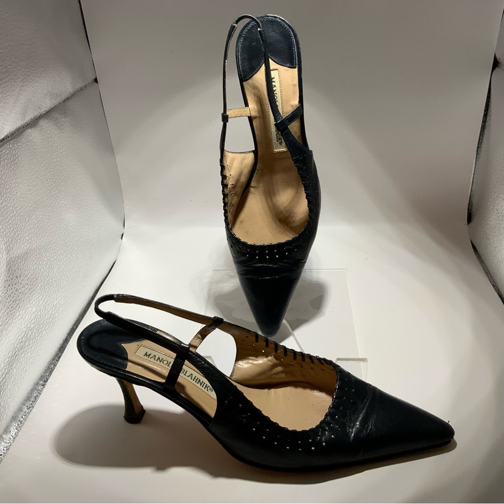 Pre owned Manolo Blahnik navy sling back heels.